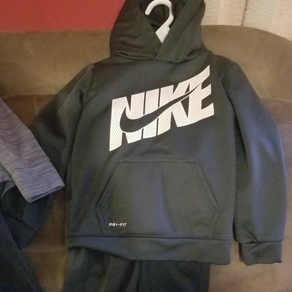 Nike Dri-fit sweat suit size 4T